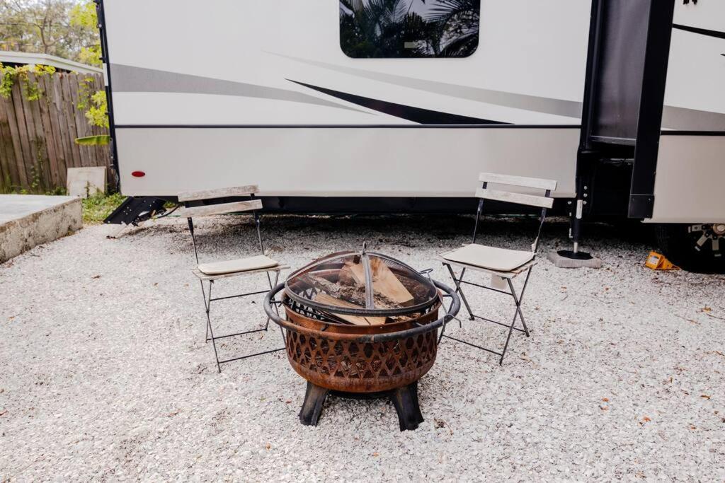 Happy Camper - Cozy Oasis With Hot Tub Holiday home *