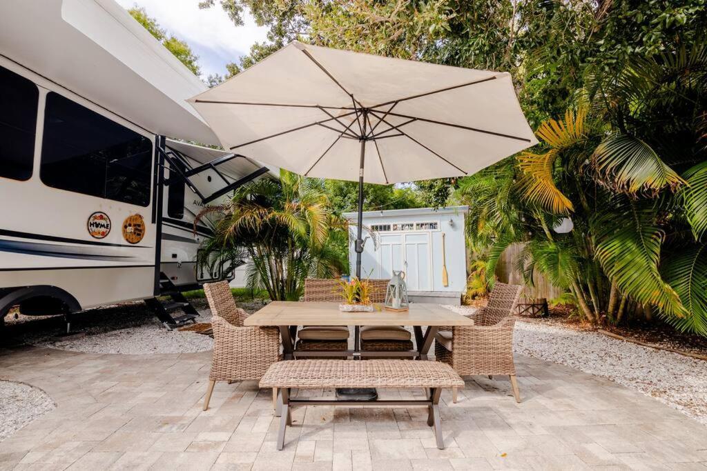 Happy Camper - Cozy Oasis With Hot Tub Holiday home Palm Harbor
