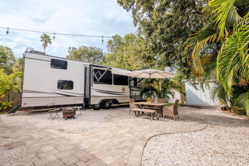 Happy Camper - Cozy Oasis With Hot Tub Holiday home Palm Harbor